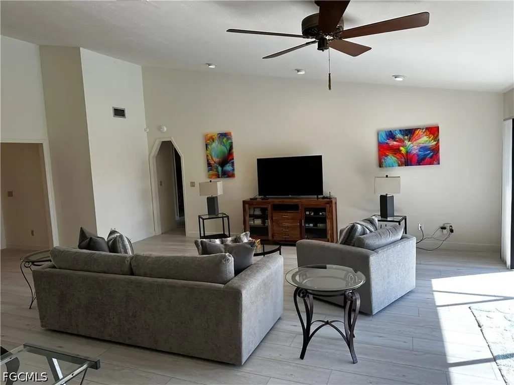 3402 SE 11th Avenue Cape Coral FL 33904