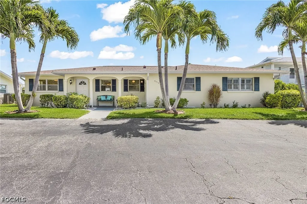 4504 SE 6th Place Cape Coral FL 33904