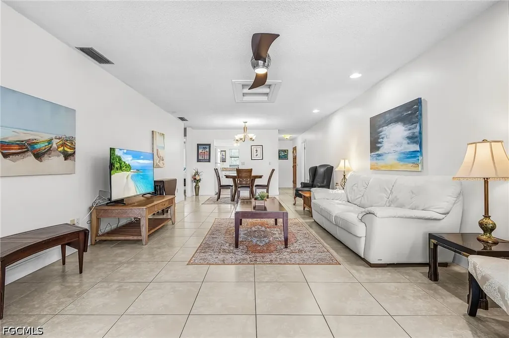 4504 SE 6th Place Cape Coral FL 33904