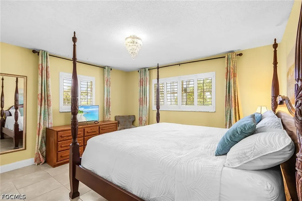 4504 SE 6th Place Cape Coral FL 33904