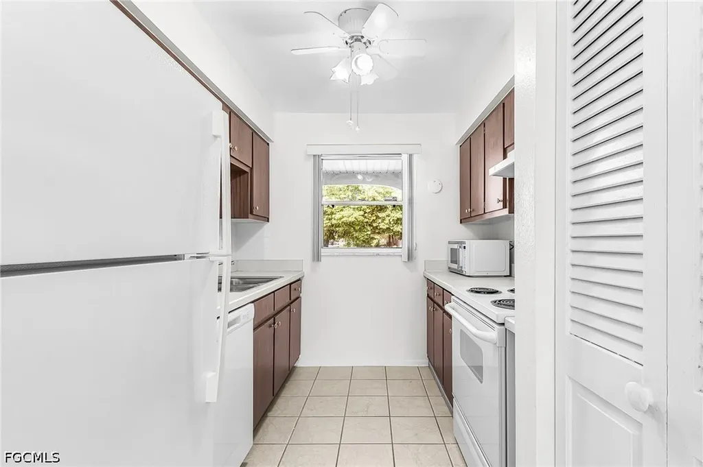 4504 SE 6th Place Cape Coral FL 33904