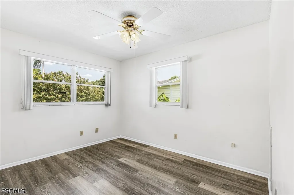 4504 SE 6th Place Cape Coral FL 33904
