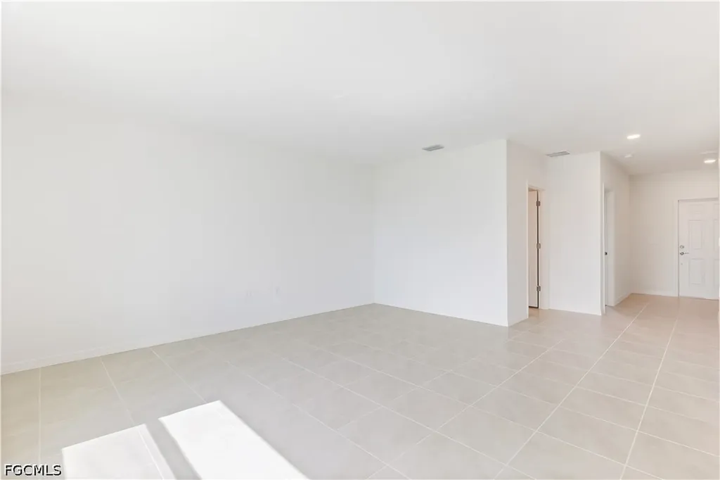 266 Lakeside Breeze Way Lehigh Acres FL 33936
