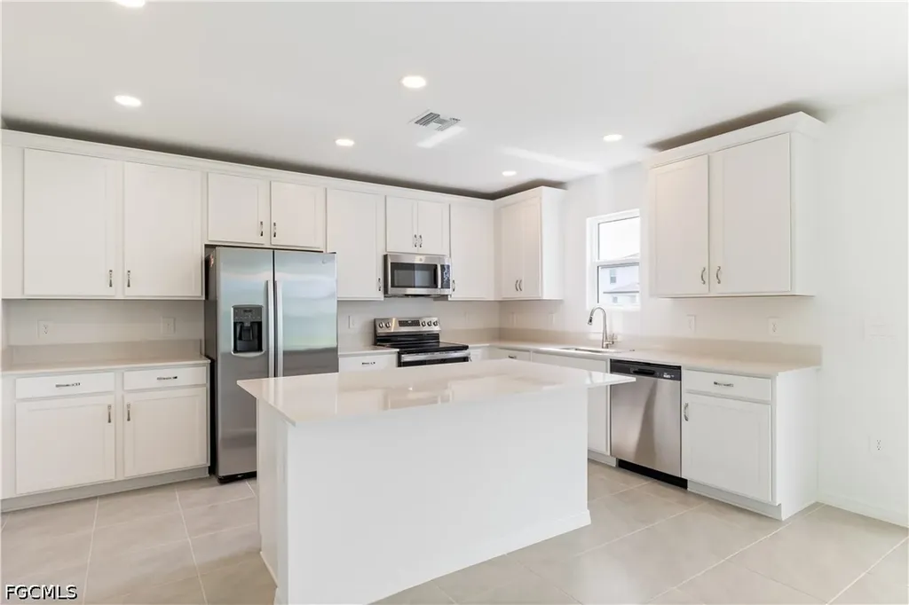 266 Lakeside Breeze Way Lehigh Acres FL 33936