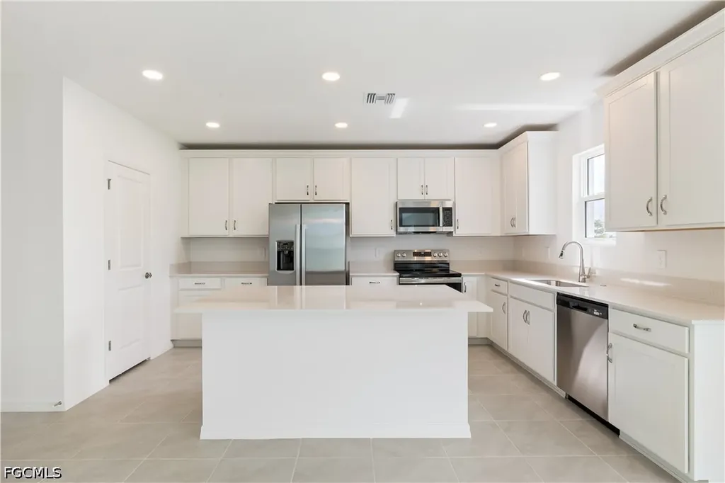 266 Lakeside Breeze Way Lehigh Acres FL 33936