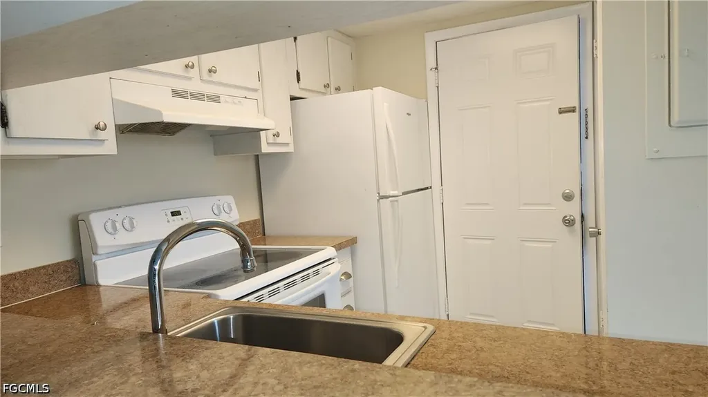 3277 Royal Canadian Trace Fort Myers FL 33907
