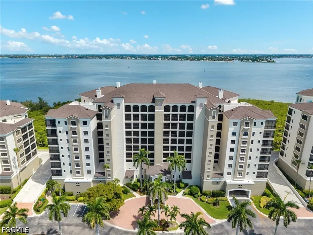 Fort Myers FL, 11620 Court Of Palms, Unit 202