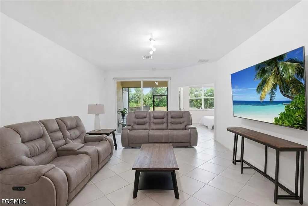 1648 Alameda Drive Naples FL 34120