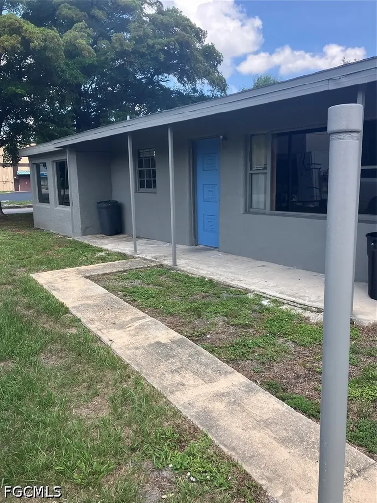 2009 Maravilla Circle Fort Myers FL 33901