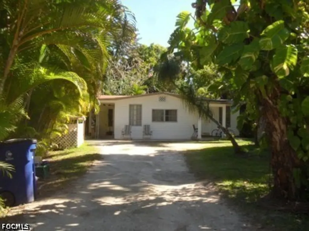 653 Howell Circle Drive Fort Myers FL 33905