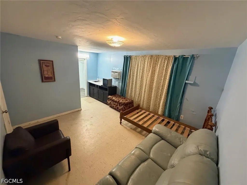 653 Howell Circle Drive Fort Myers FL 33905