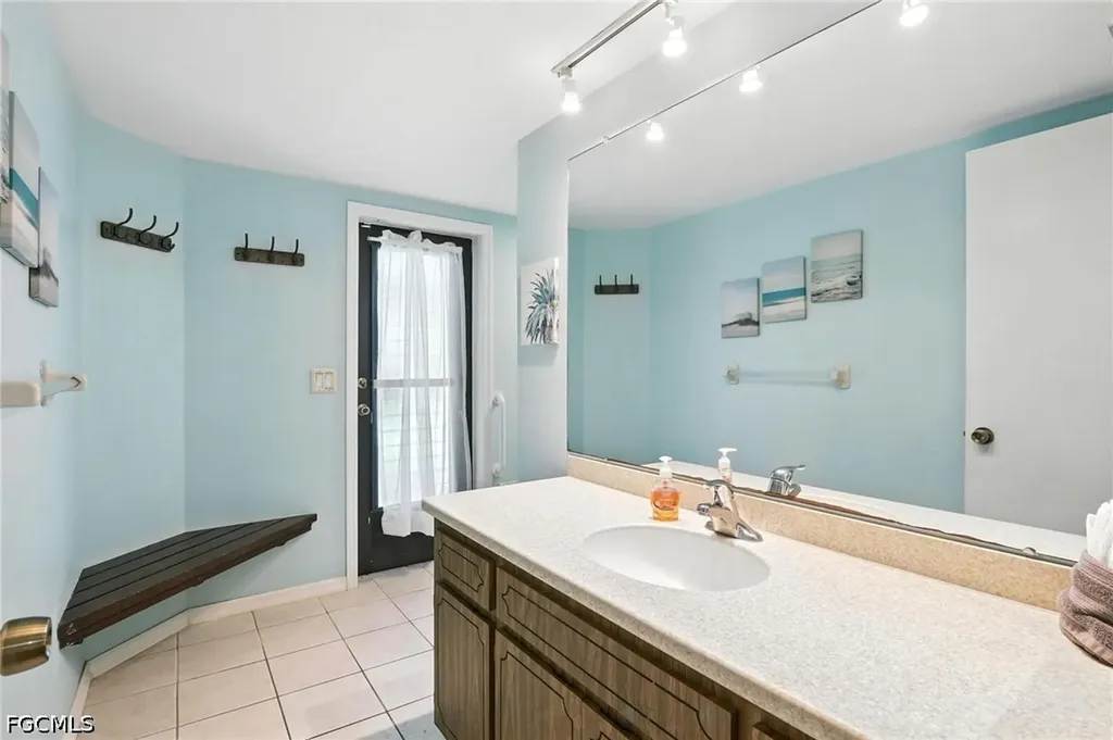 28 SE 12th Avenue Cape Coral FL 33990