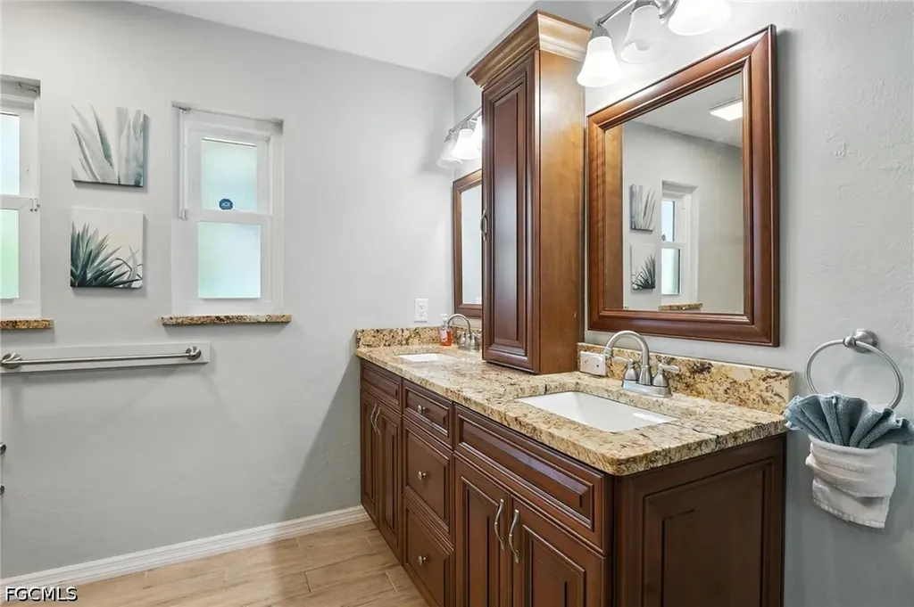 28 SE 12th Avenue Cape Coral FL 33990