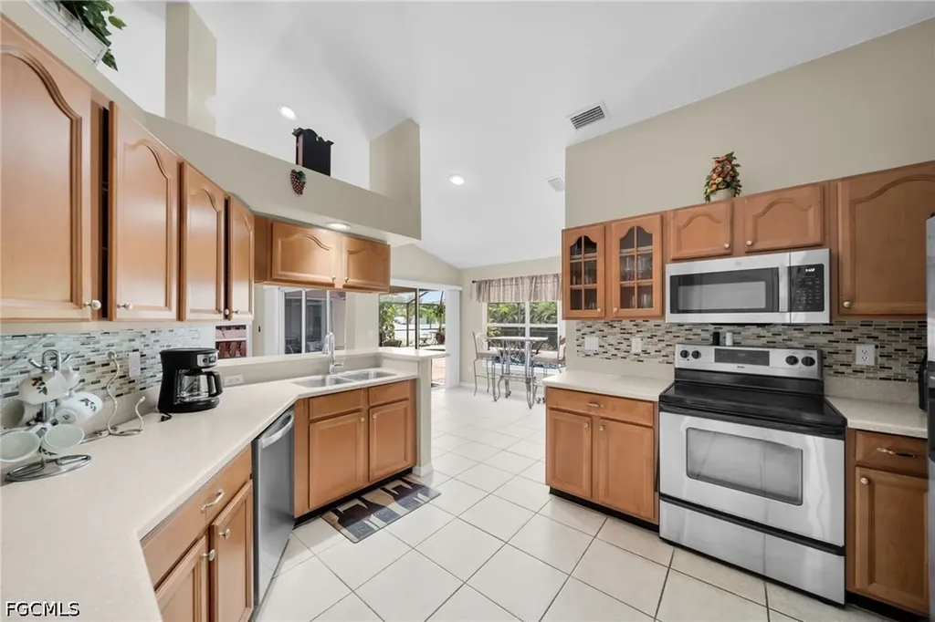 3505 Surfside Boulevard Cape Coral FL 33914
