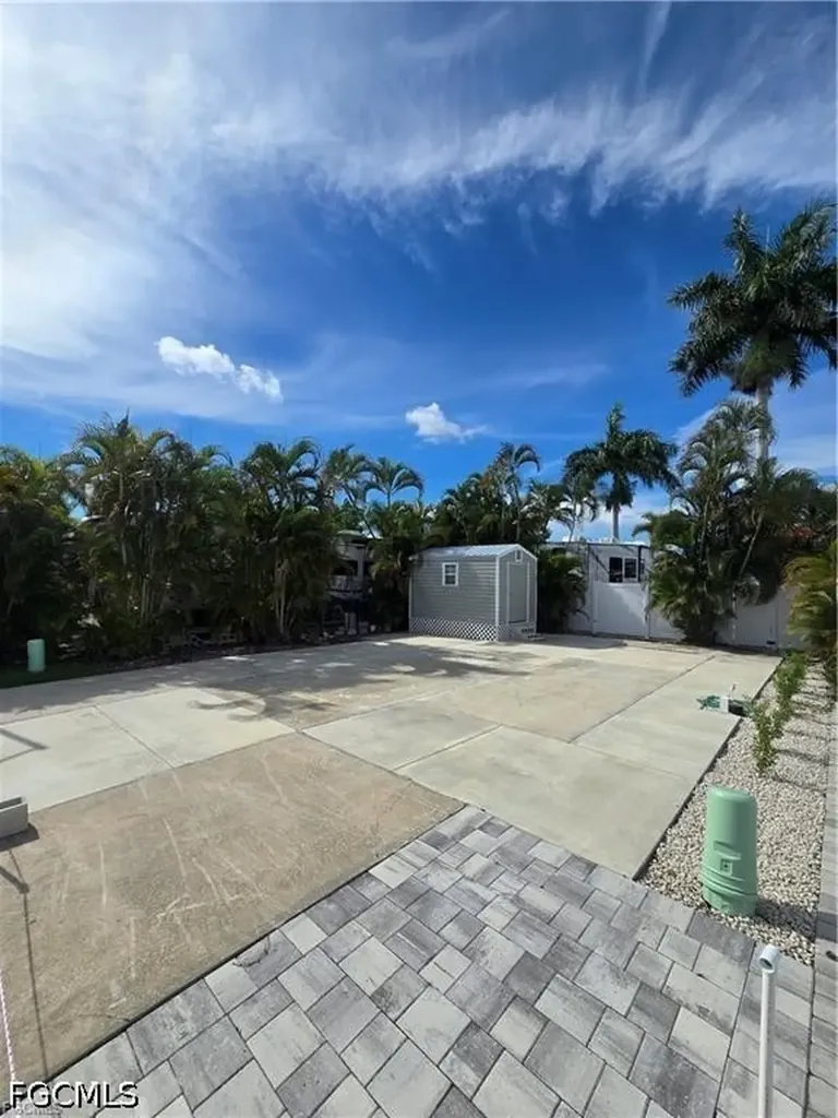 5650 Red Bird Lane Fort Myers FL 33908