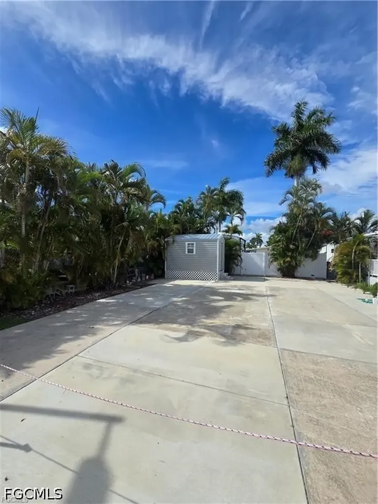 5650 Red Bird Lane Fort Myers FL 33908