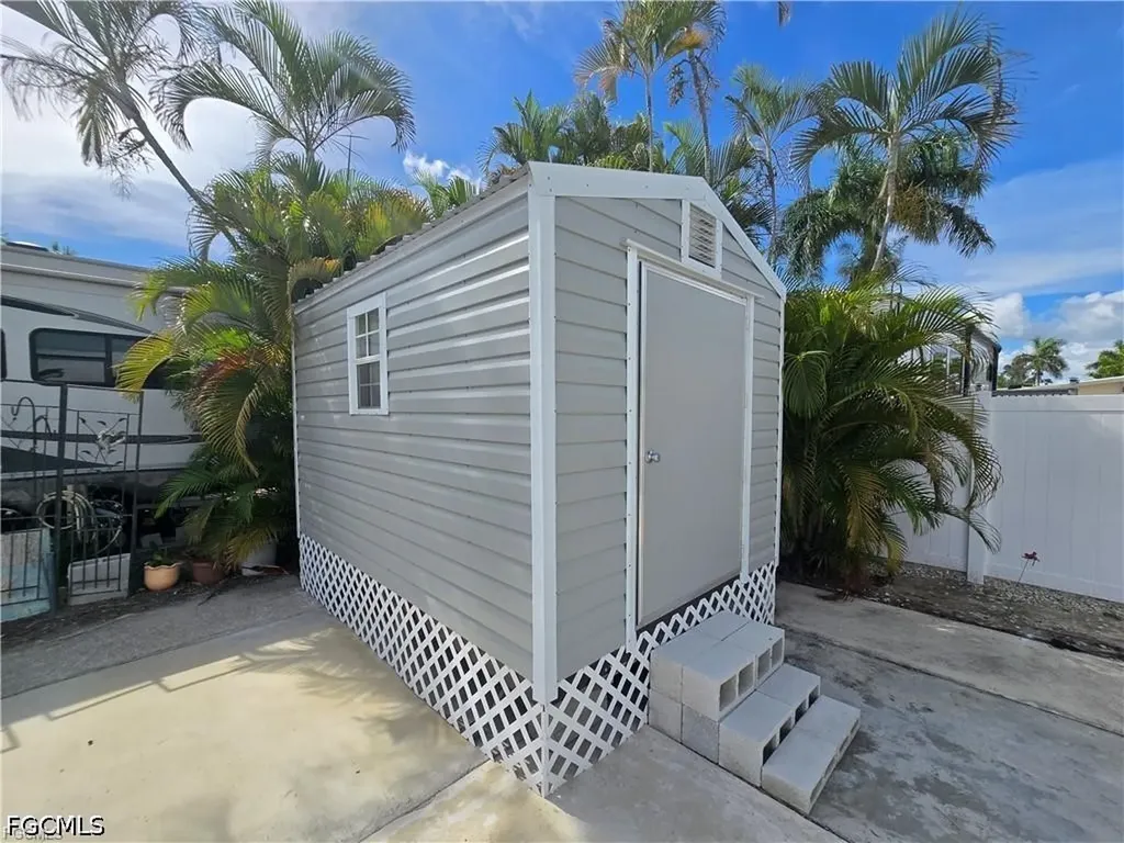 5650 Red Bird Lane Fort Myers FL 33908