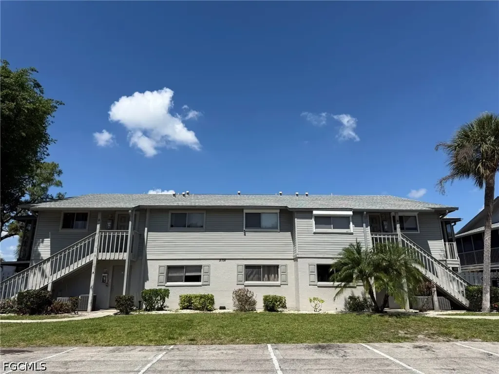 5751 Foxlake Drive North Fort Myers FL 33917