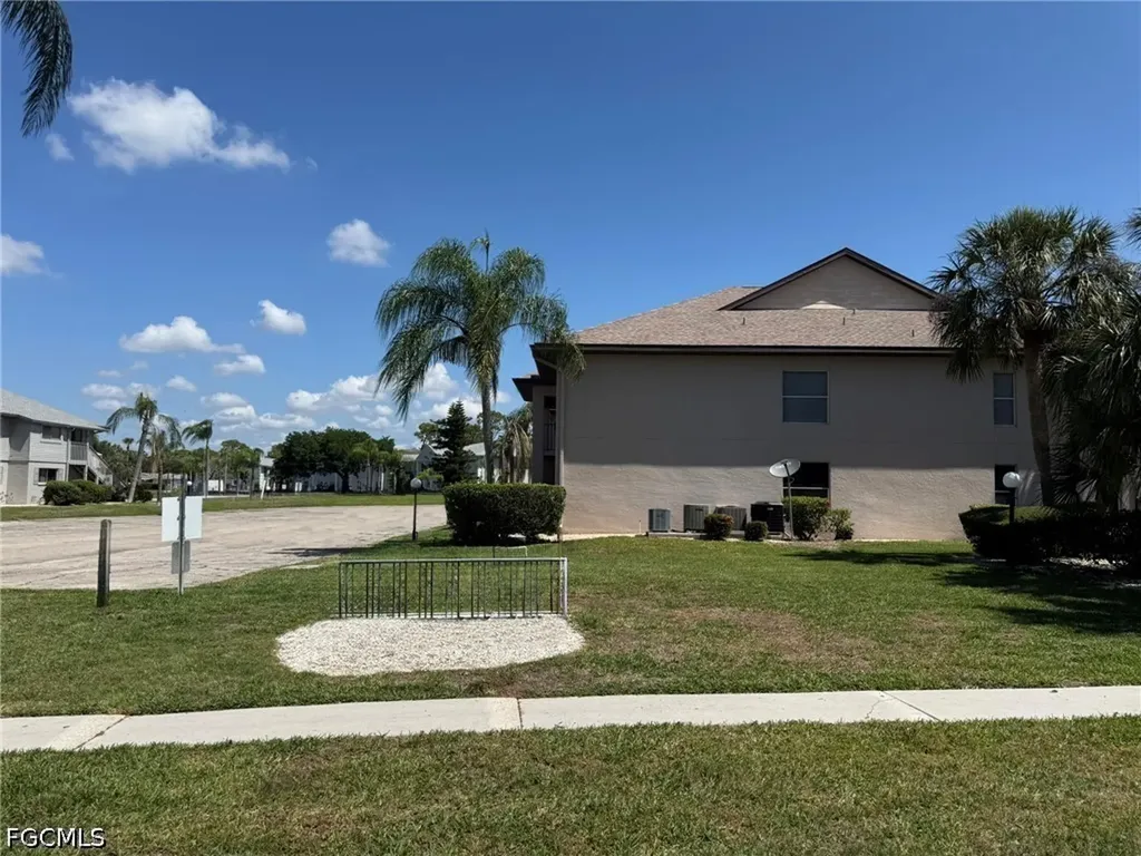 5751 Foxlake Drive North Fort Myers FL 33917