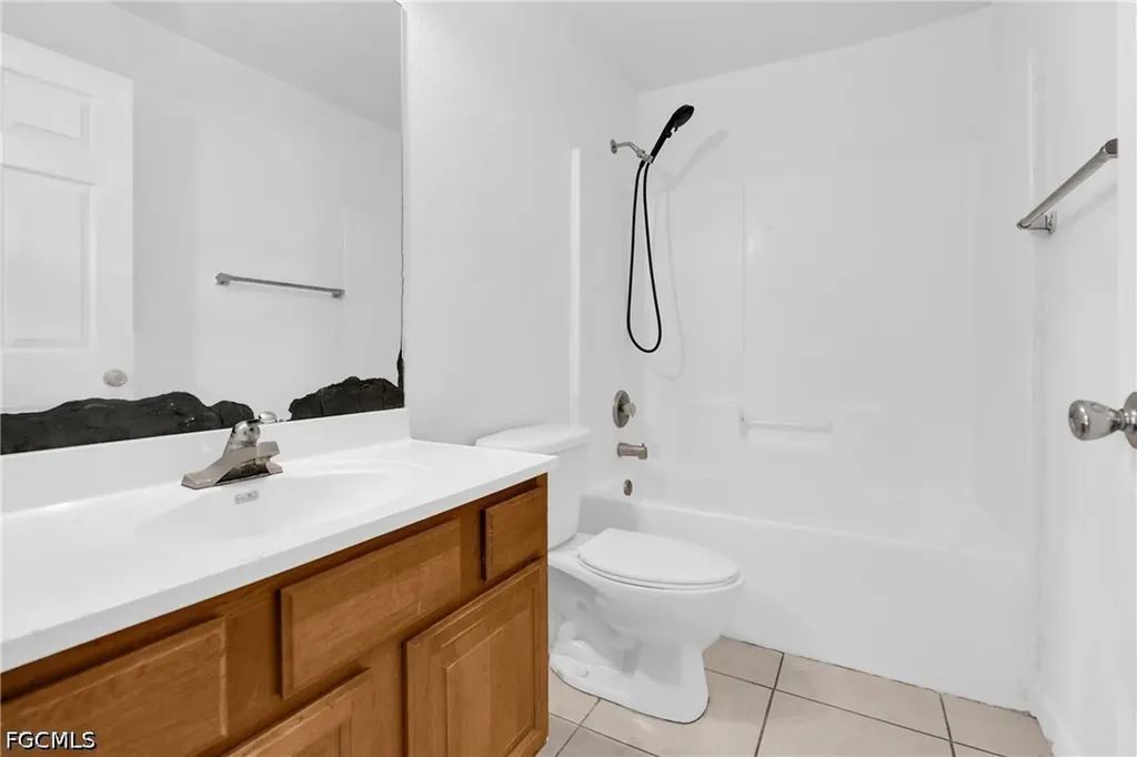 1120/1122 Gordon Avenue S Lehigh Acres FL 33973