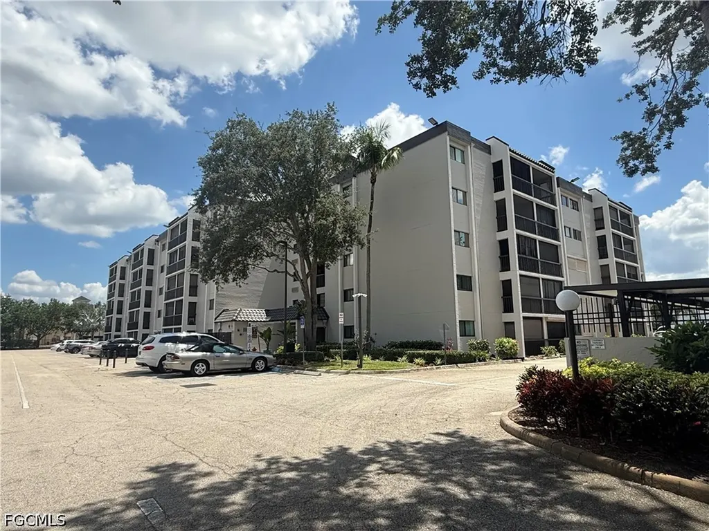 Fort Myers FL, 2121 Collier Avenue, Unit 109