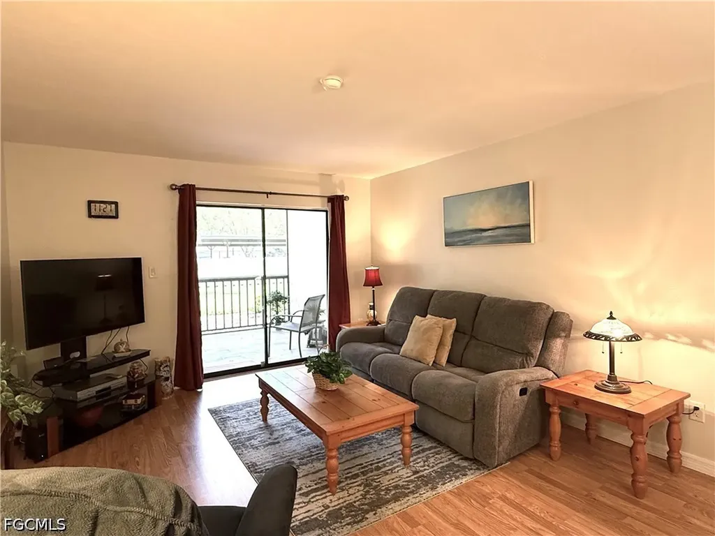 2121 Collier Avenue Fort Myers FL 33901