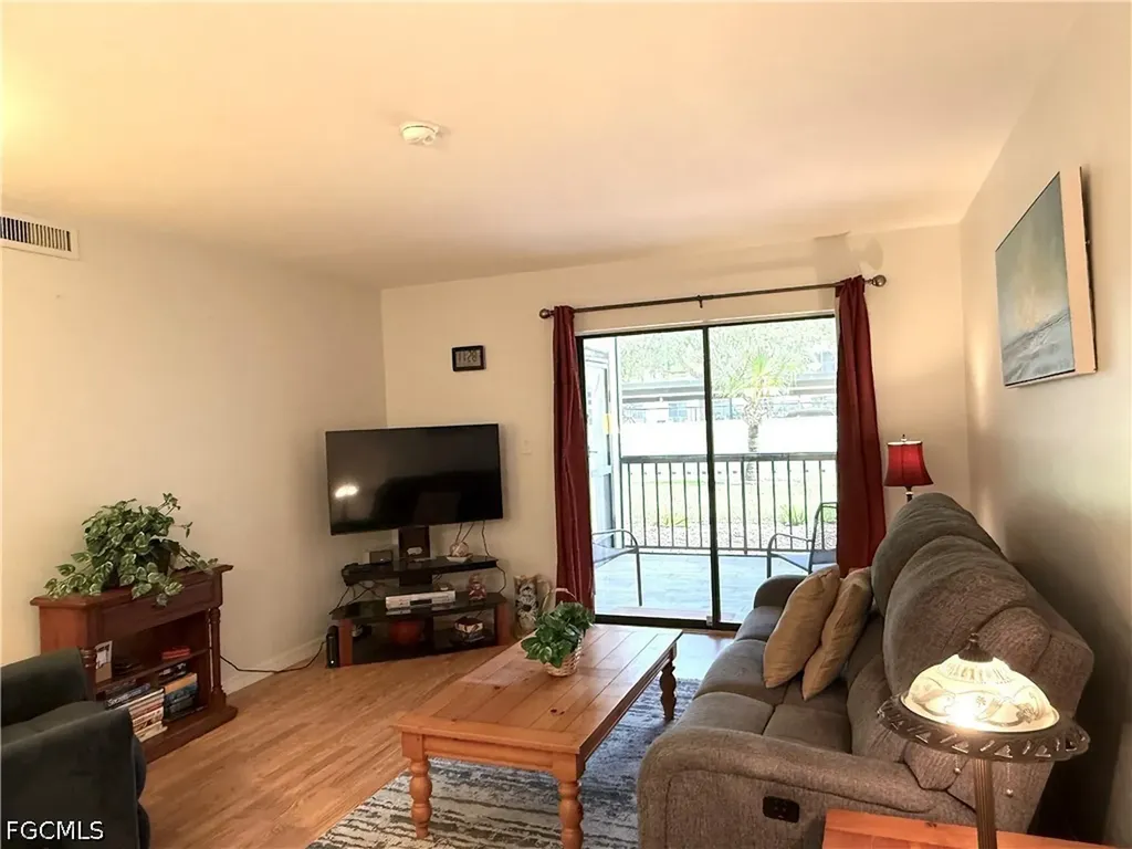 2121 Collier Avenue Fort Myers FL 33901