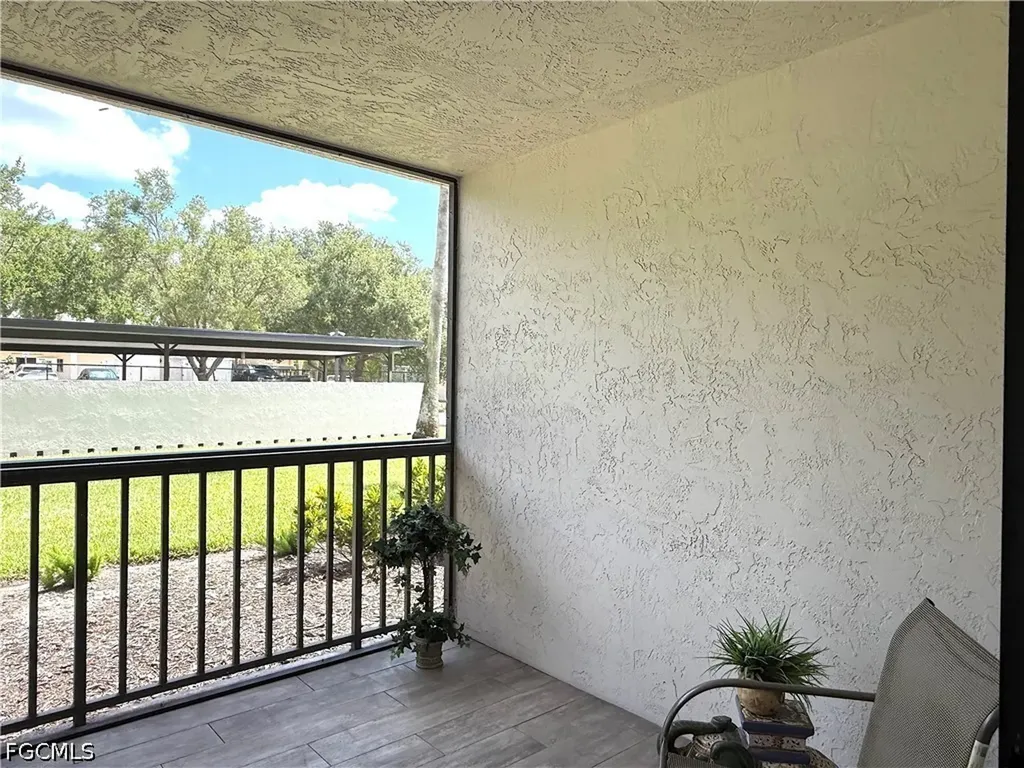 2121 Collier Avenue Fort Myers FL 33901