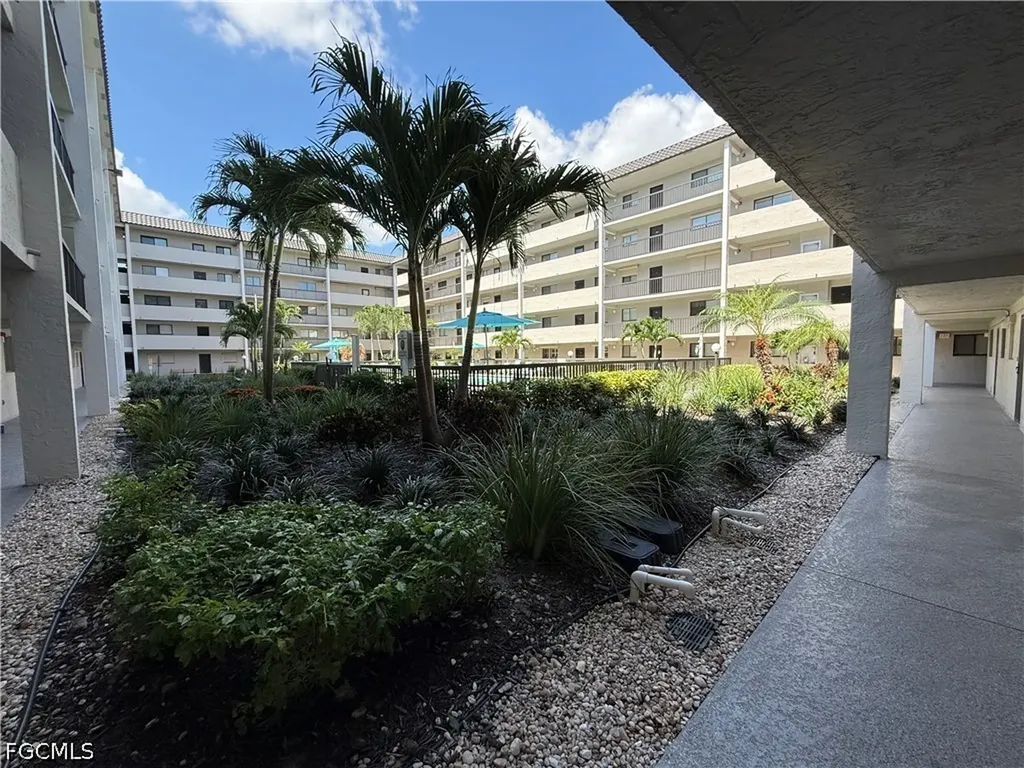 2121 Collier Avenue Fort Myers FL 33901