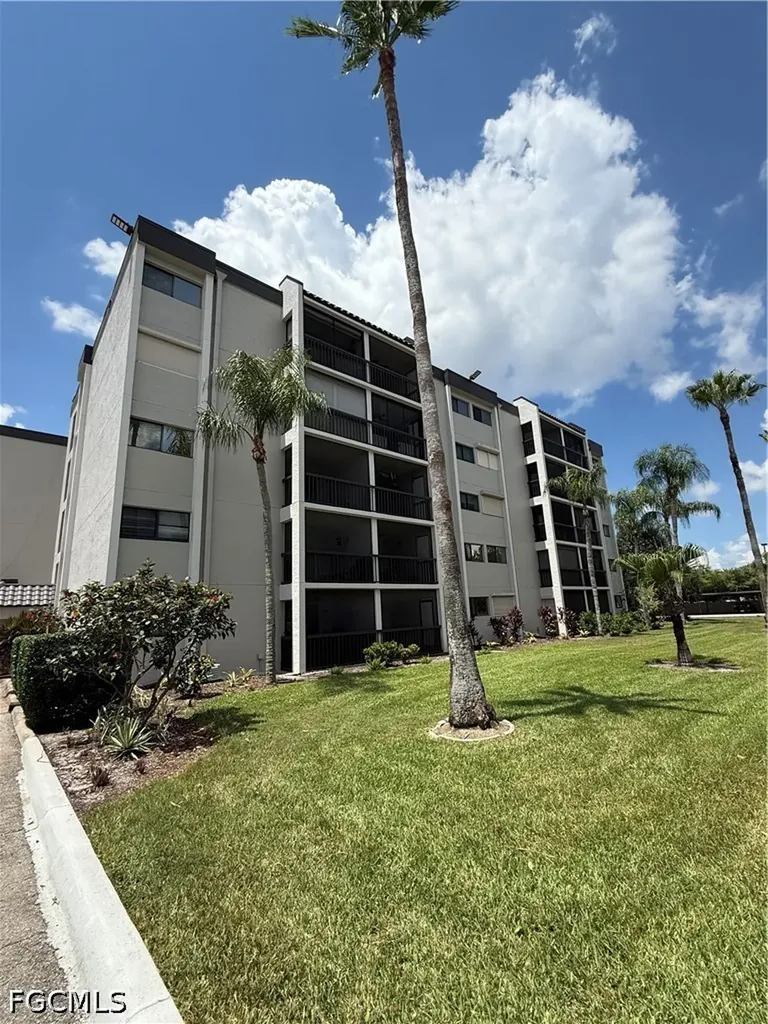 2121 Collier Avenue Fort Myers FL 33901