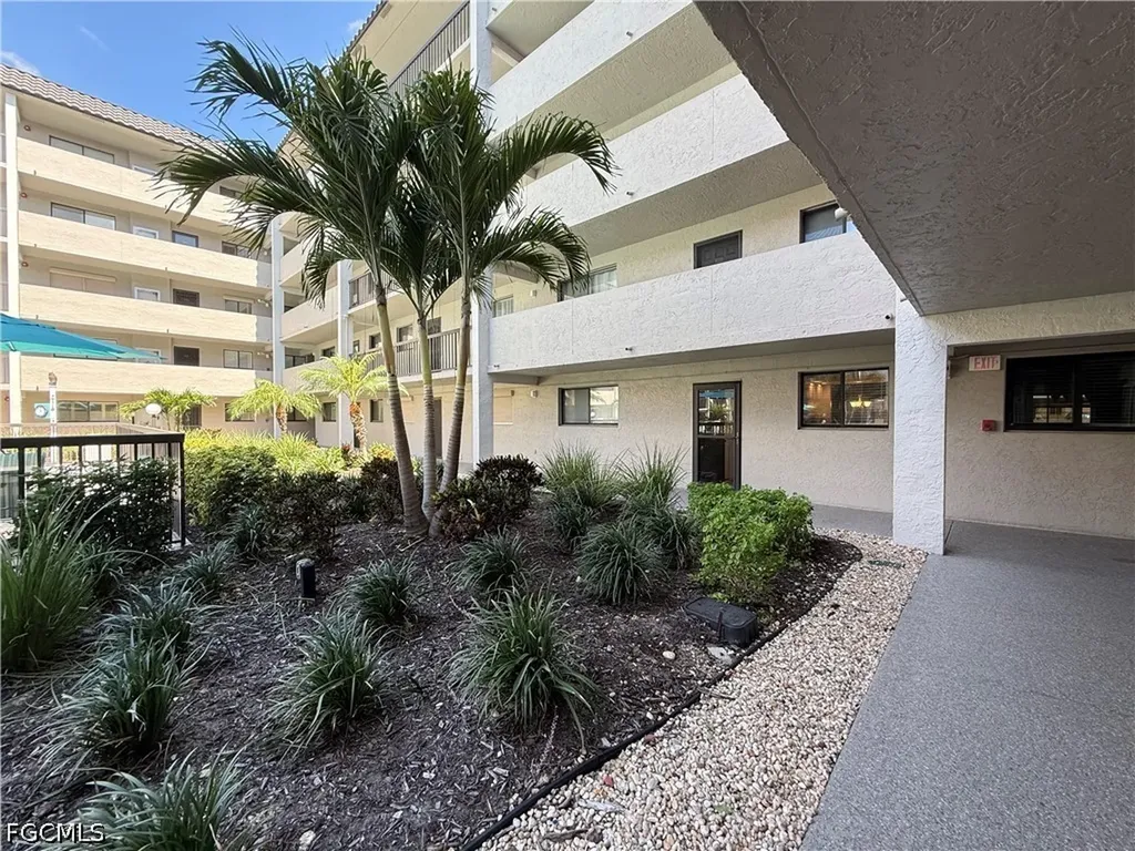 2121 Collier Avenue Fort Myers FL 33901