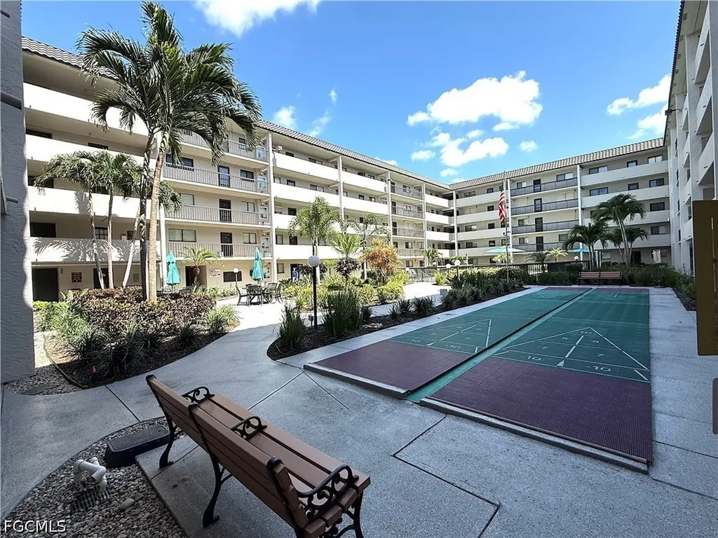 2121 Collier Avenue Fort Myers FL 33901