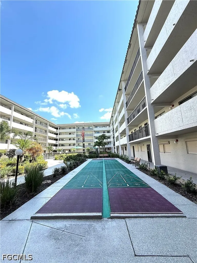 2121 Collier Avenue Fort Myers FL 33901