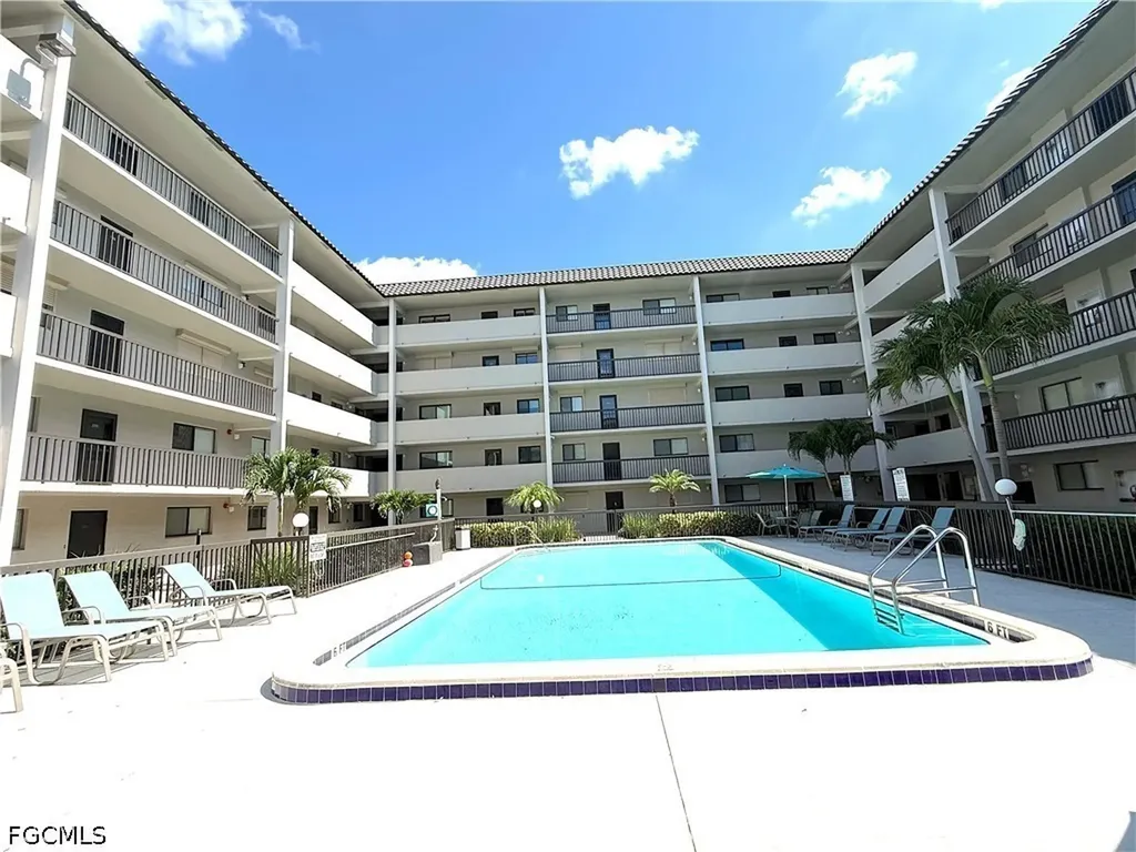 2121 Collier Avenue Fort Myers FL 33901