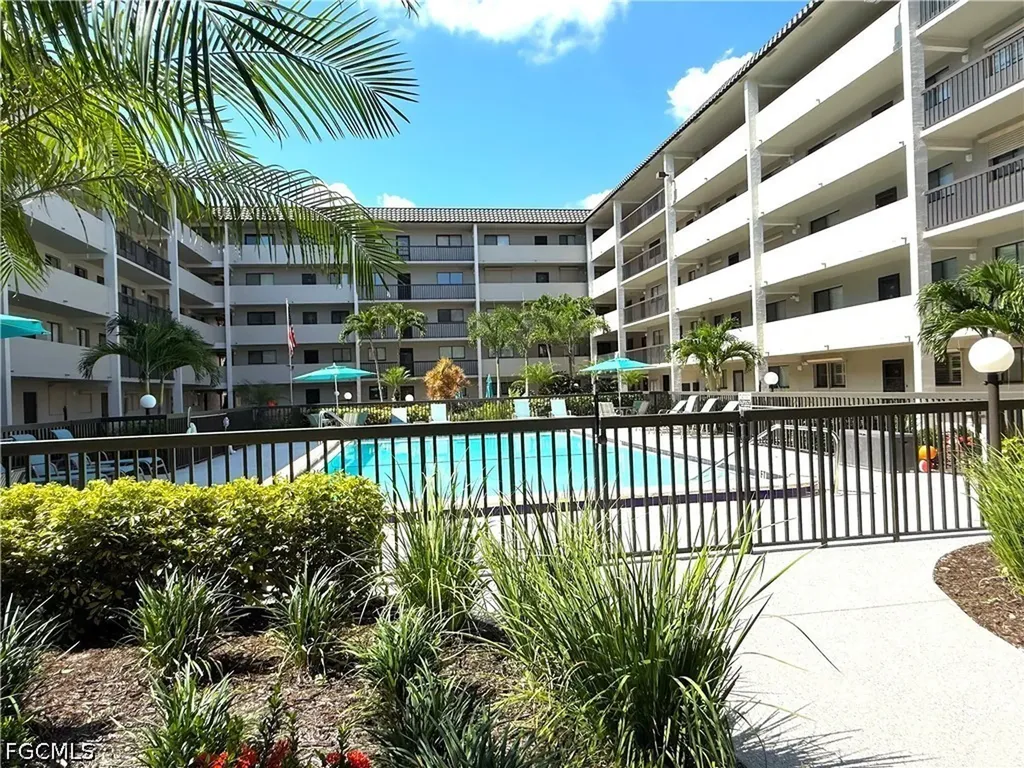 2121 Collier Avenue Fort Myers FL 33901