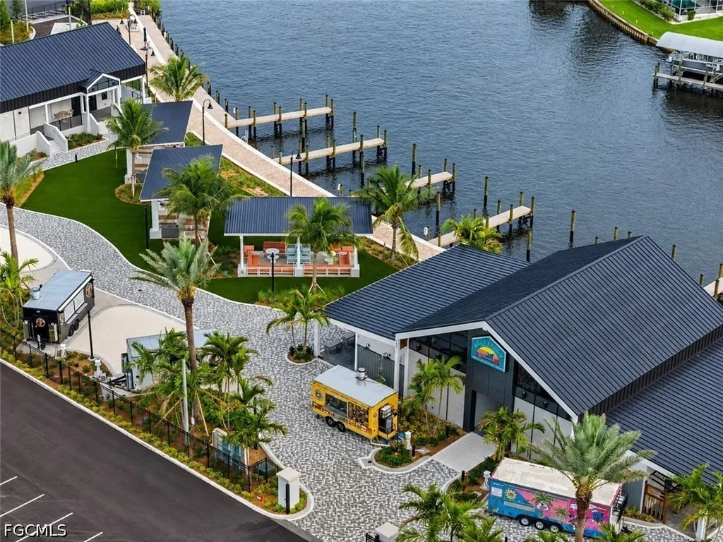1319 SE 38th Street Cape Coral FL 33904