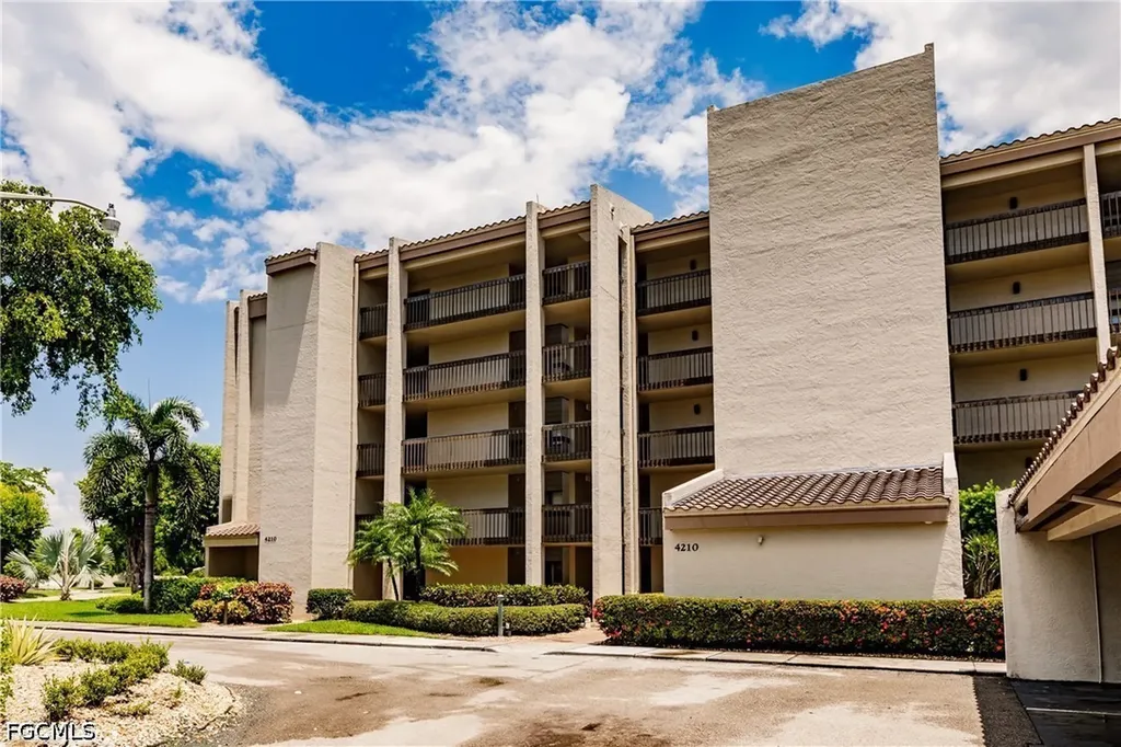 4210 Steamboat Bend Fort Myers FL 33919