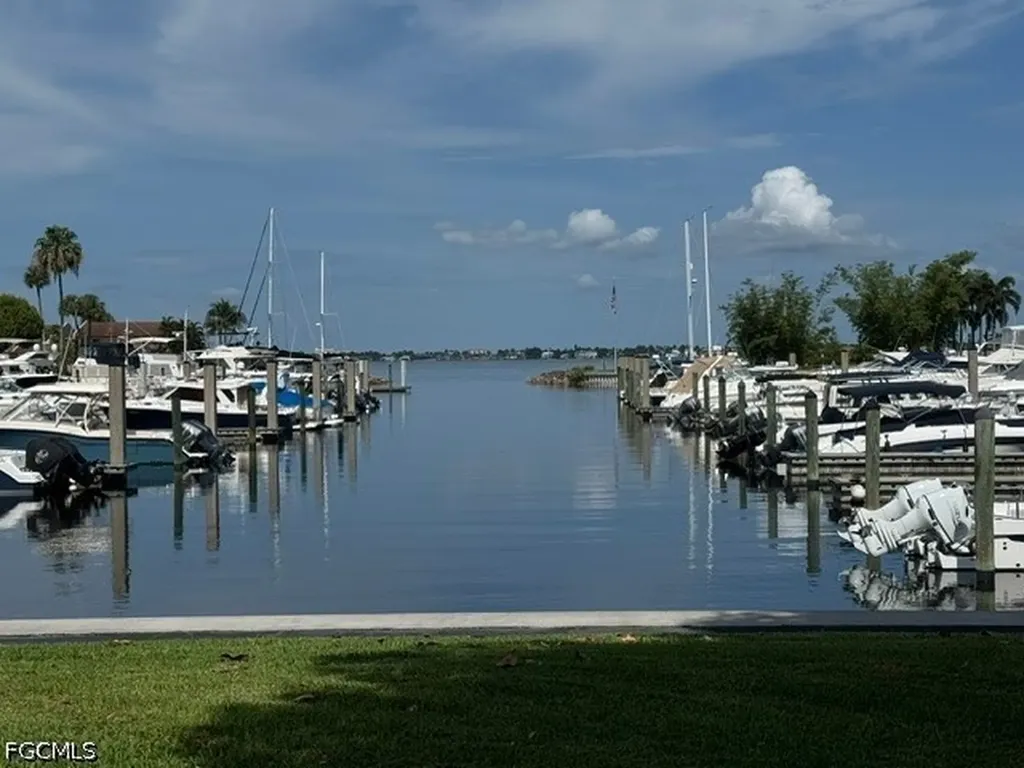 4210 Steamboat Bend Fort Myers FL 33919