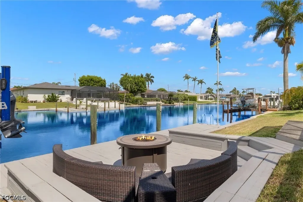 1811 SE 37th Terrace Cape Coral FL 33904