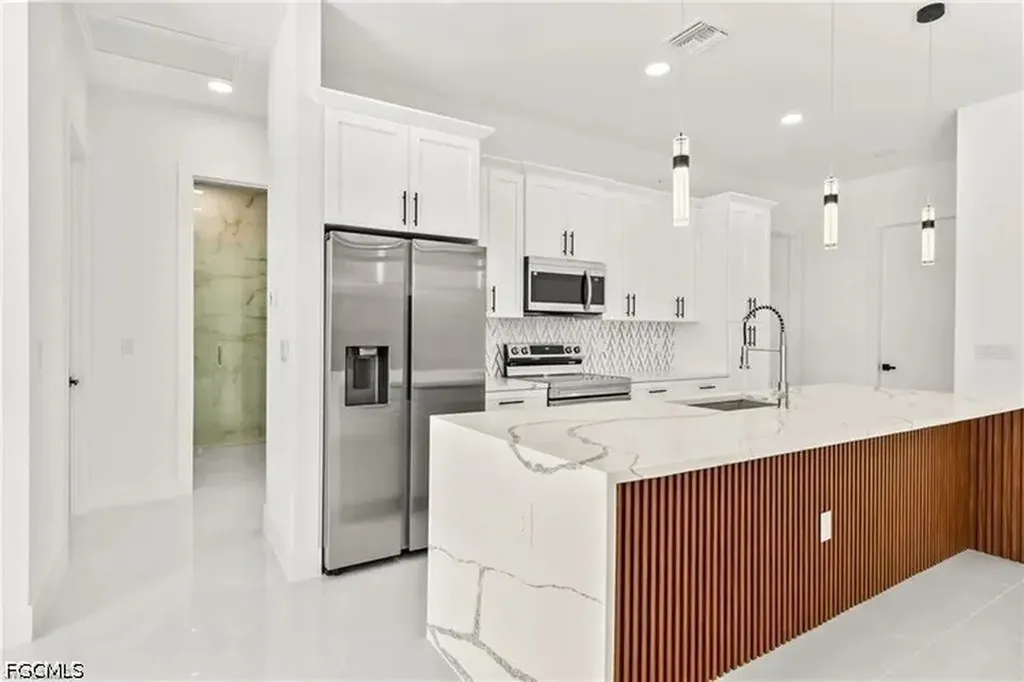 1809 SW Trafalgar Parkway Cape Coral FL 33991