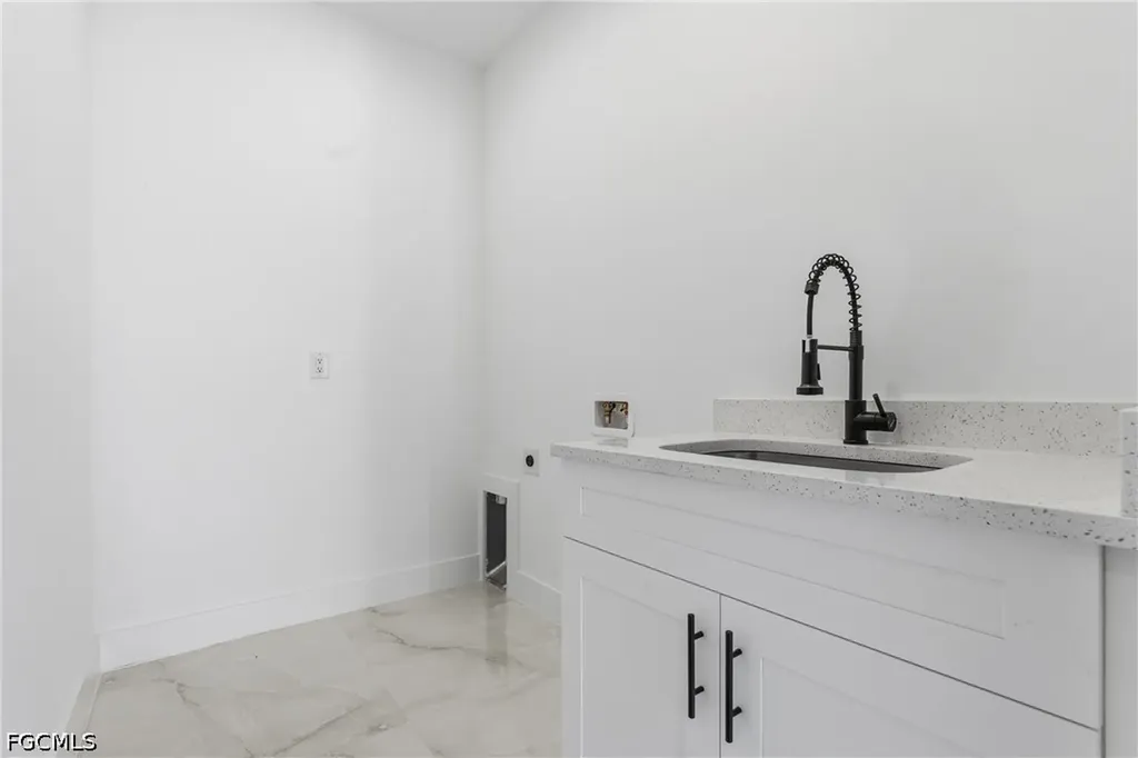 1030 NE 2nd Avenue Cape Coral FL 33909