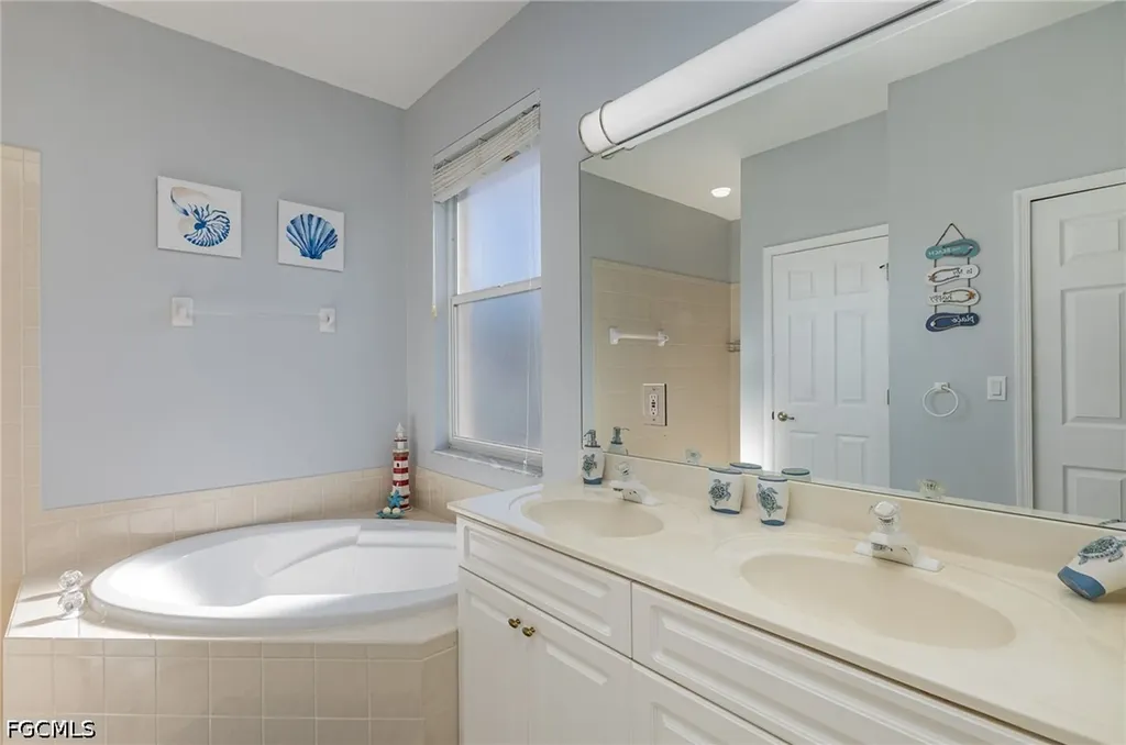 532 W Archer Parkway Cape Coral FL 33904