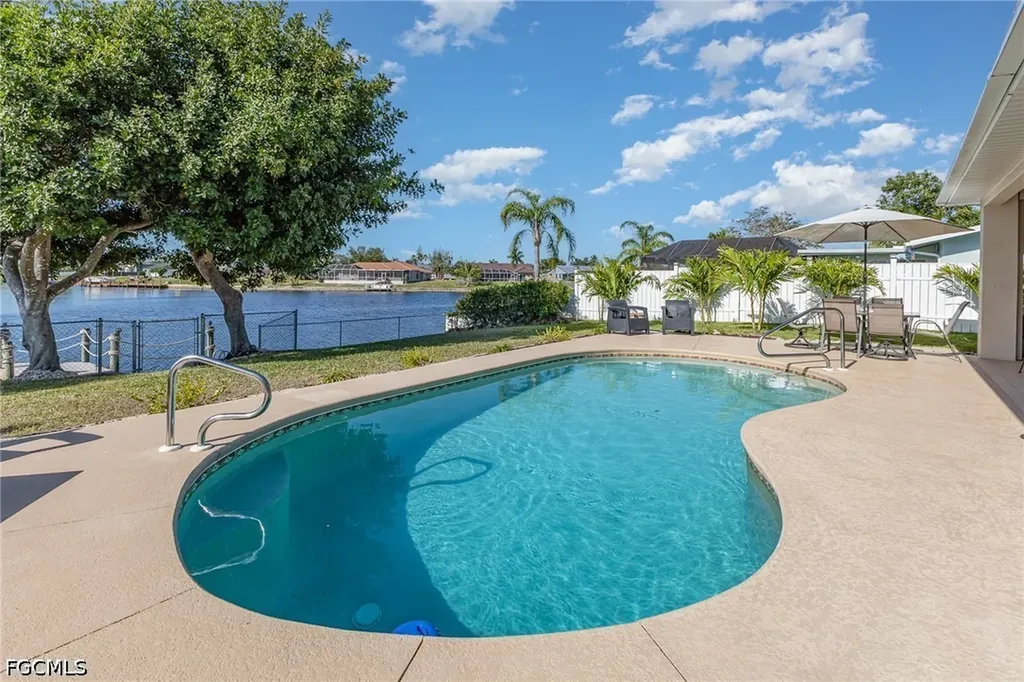 532 W Archer Parkway Cape Coral FL 33904