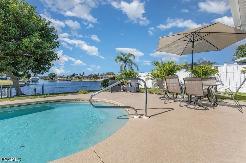 532 W Archer Parkway Cape Coral FL 33904