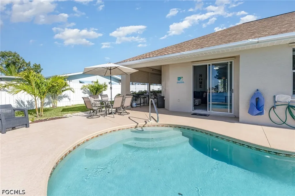 532 W Archer Parkway Cape Coral FL 33904