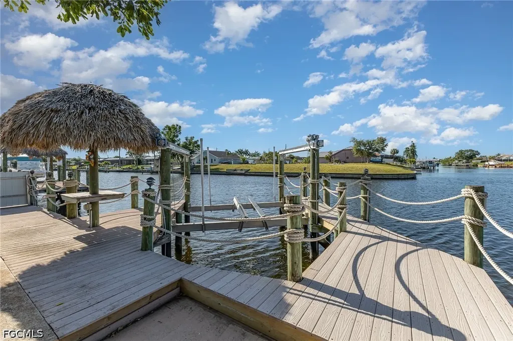 532 W Archer Parkway Cape Coral FL 33904