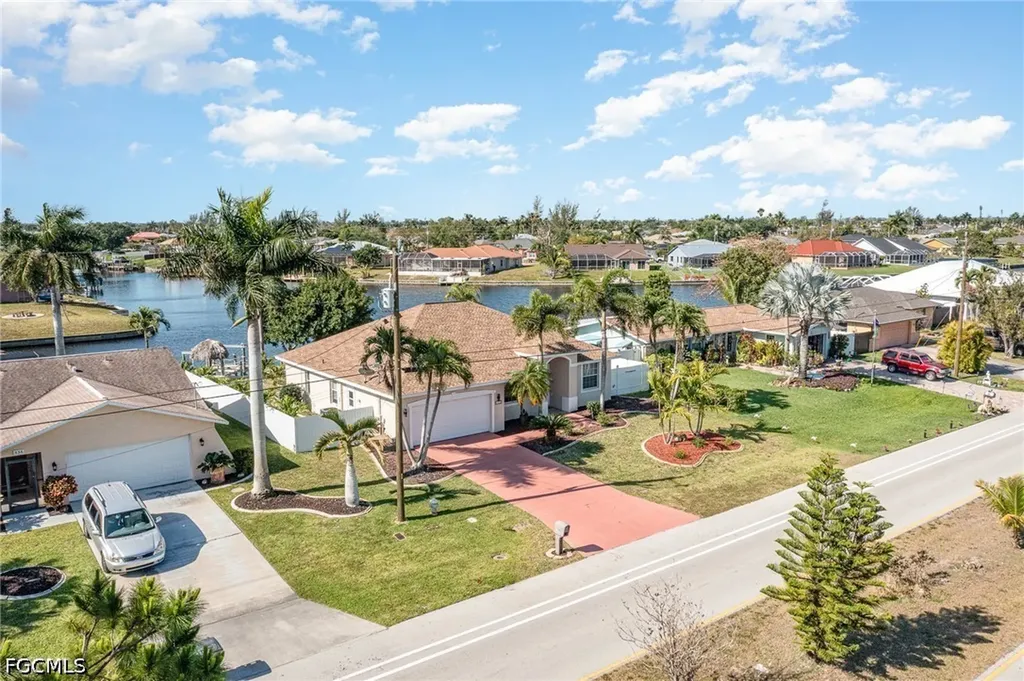 532 W Archer Parkway Cape Coral FL 33904