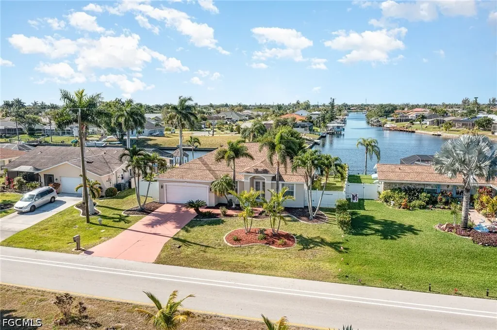 532 W Archer Parkway Cape Coral FL 33904