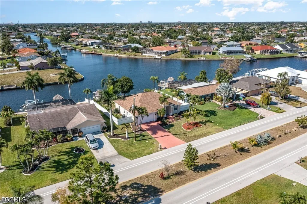532 W Archer Parkway Cape Coral FL 33904