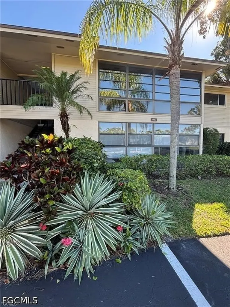 5713 Foxlake Drive North Fort Myers FL 33917